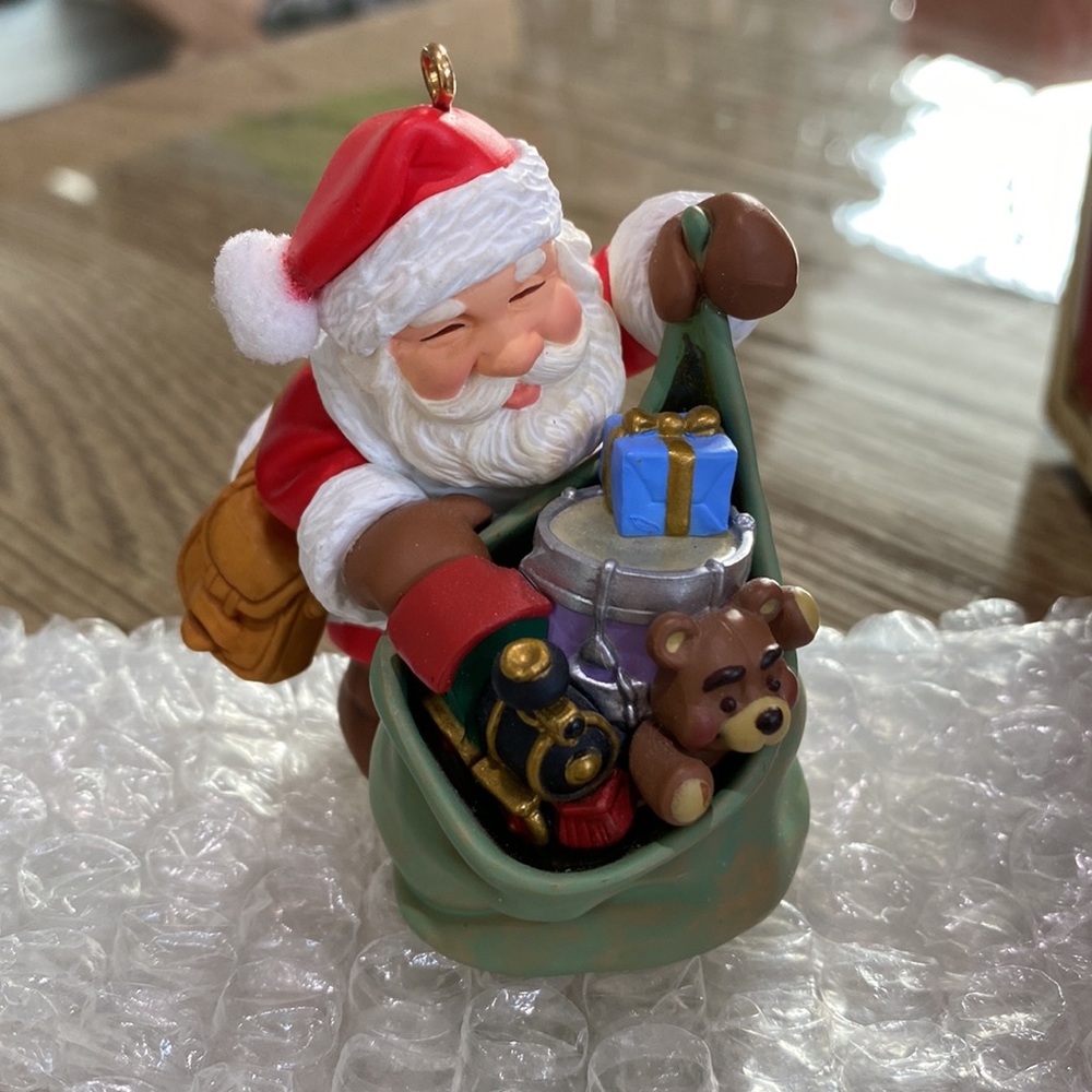 2005 Hallmark Keepsake Santa’s Magic Sack Ornament - Picture 3 of 7